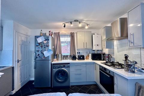 2 bedroom flat for sale - Edwins Avenue South, Forest Hall, NE12