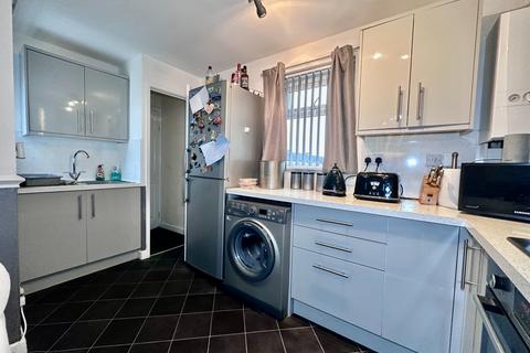 2 bedroom flat for sale, Edwins Avenue South, Forest Hall, NE12
