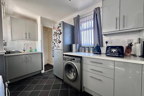 2 bedroom flat for sale, Edwins Avenue South, Forest Hall, NE12