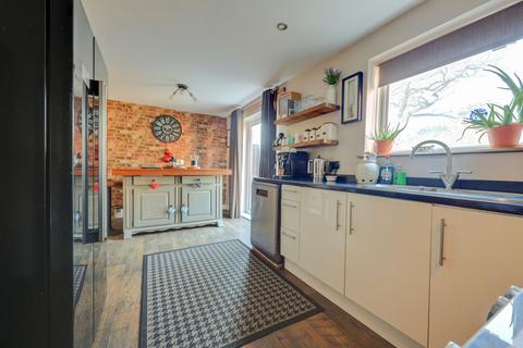 3 bedroom semi-detached house for sale - The Close, Burgess Hill, RH15