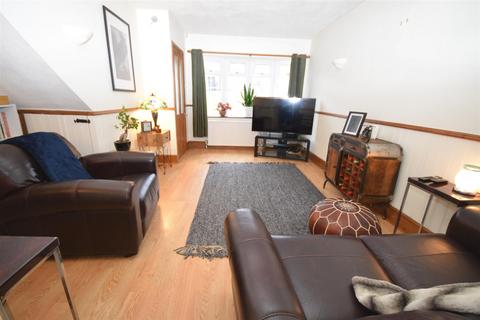 2 bedroom end of terrace house for sale, Woodside Gardens, Ravenshead, Nottinghamshire, NG15