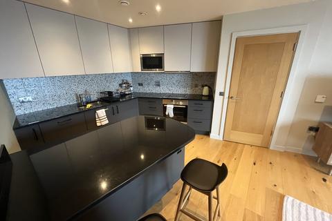 2 bedroom terraced house to rent - Candle House, 1 Wharf Approach, Leeds, LS1