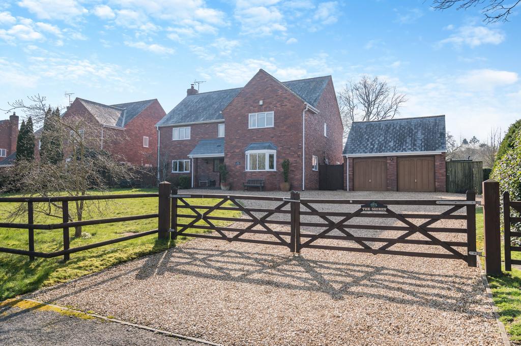 Burrups Lane, Gorsley, RossonWye 5 bed detached house for sale £800,000