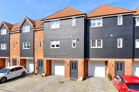 3 bedroom townhouse for sale, High Street, New Romney, Kent