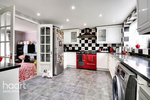4 Ashfields, Pitsea, Basildon, SS13 1HX