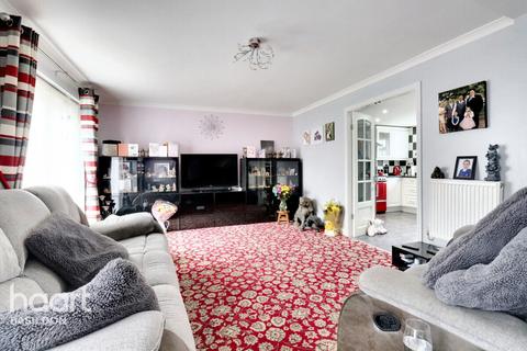 4 Ashfields, Pitsea, Basildon, SS13 1HX