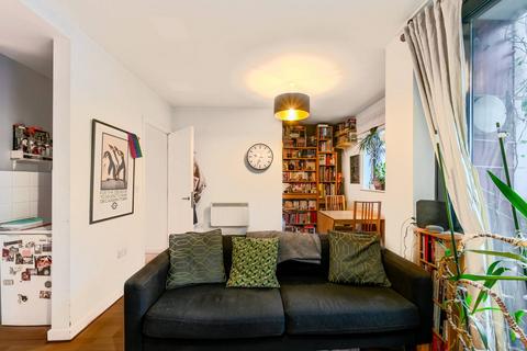1 bedroom flat for sale, Ashburton Triangle, Islington, London, N5