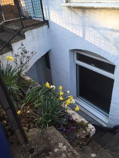 Studio to rent, Broughton Road Banbury - Basement
