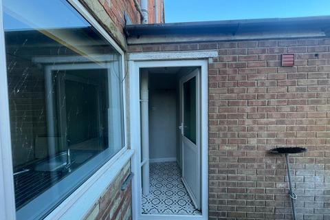 Studio to rent, Broughton Road Banbury - Basement