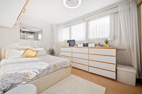 3 bedroom maisonette for sale, Bramley Court, Mitcham, CR4