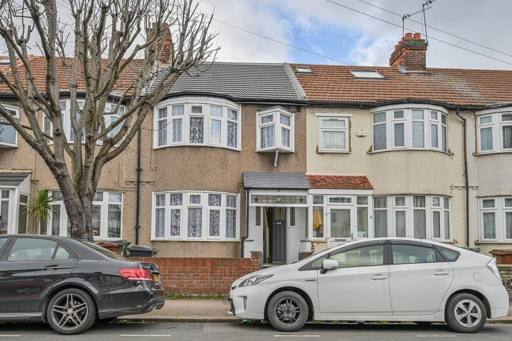 Sanderstead Road, Leyton, London, E10 4 bed house to rent £2,950 pcm