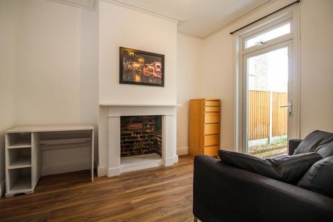 4 bedroom end of terrace house to rent, Idmiston Road, Stratford E15