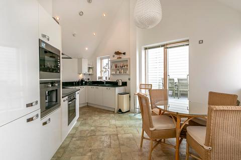 2 bedroom penthouse for sale, Honeycombe Beach, Boscombe