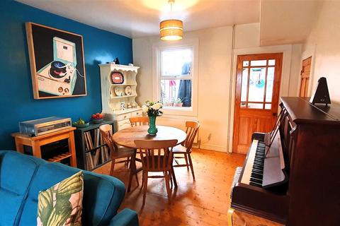 279 Staines Road, Feltham, TW14 9HF