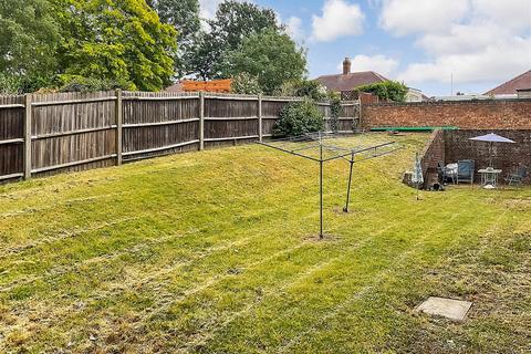 17 Thorne Close, Erith, DA8 1EU