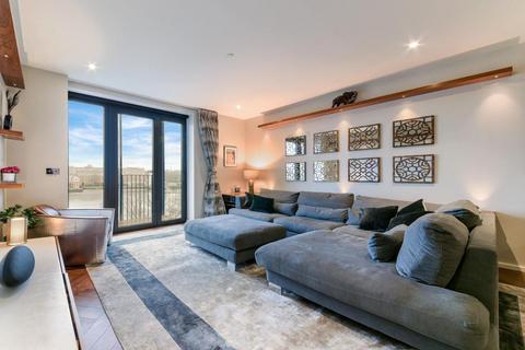 2 bedroom apartment to rent, Ambassador Building, Embassy Gardens, London, SW11