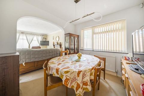 2 bedroom detached bungalow for sale, Aylesbury,  Buckinghamshire,  HP20