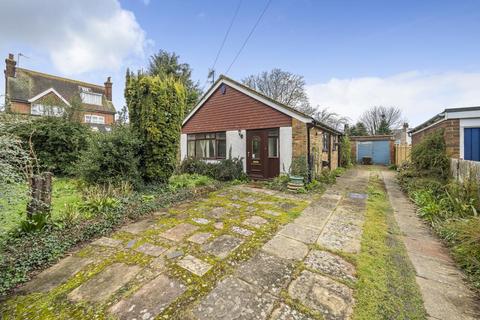 2 bedroom detached bungalow for sale, Aylesbury,  Buckinghamshire,  HP20