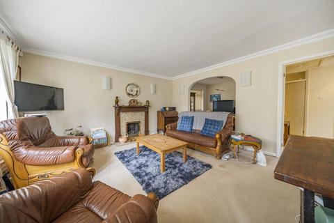 8 Abbotts Close, Aylesbury, HP20 1HZ