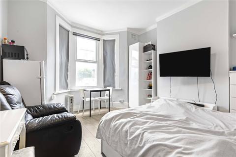 3 bedroom flat for sale, Blakemore Road, London, SW16