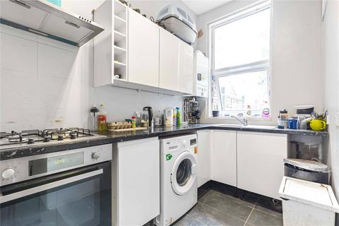 3 bedroom flat for sale, Blakemore Road, London, SW16