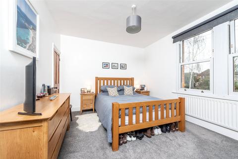 7 Grove Footpath, Surbiton, KT5 8AT