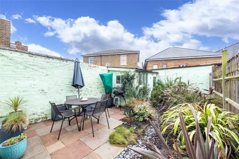 7 Grove Footpath, Surbiton, KT5 8AT