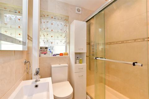 142 Forest Edge, Buckhurst Hill, IG9 5AD