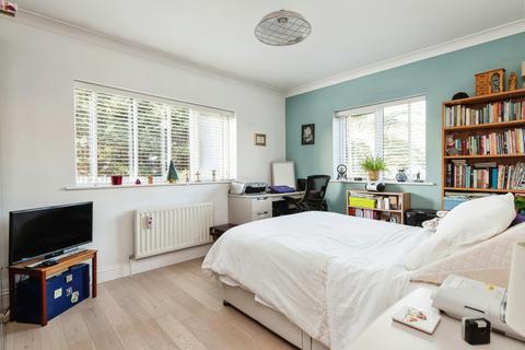 4 bedroom bungalow for sale, , Kent Avenue, Sheerness, Kent, ME12