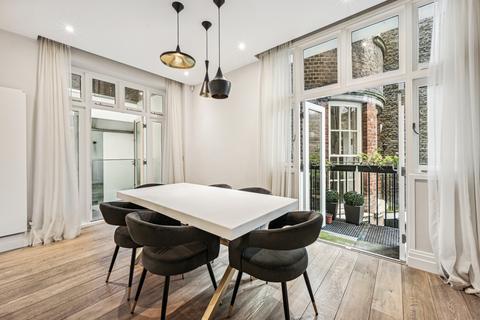 3 bedroom flat to rent, Dunraven Street, Mayfair, London