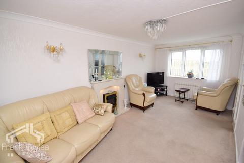 2 bedroom apartment for sale, 32 Lemon Tree Court, Clifton Drive North, FY8