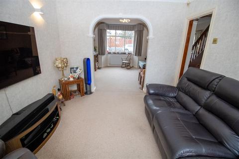 3 bedroom semi-detached house for sale - Meadow Grove, Solihull B92