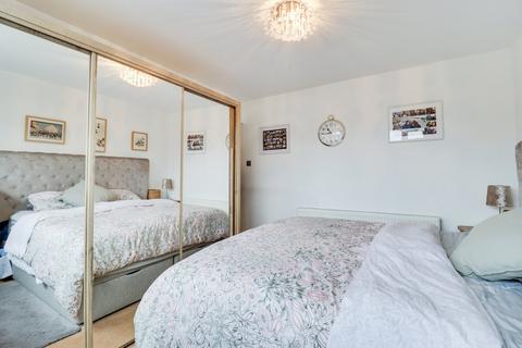 4 bedroom semi-detached house for sale - St. Andrews Close, Rodley, Leeds, West Yorkshire, LS13