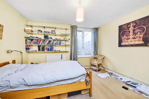 3 bedroom flat for sale, Sunbury Lane, Battersea