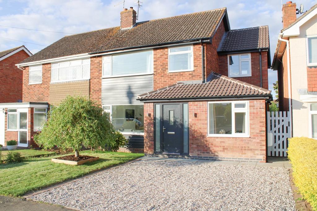 Manor Farm Road, ShipstononStour CV36 4 bed semidetached house for sale £385,000