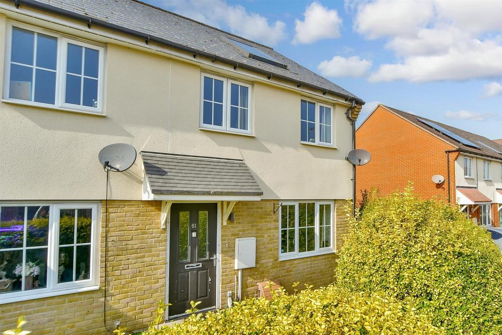 Crossways, Sittingbourne, Kent 2 bed end of terrace house for sale £