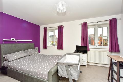 2 bedroom end of terrace house for sale, Crossways, Sittingbourne, Kent