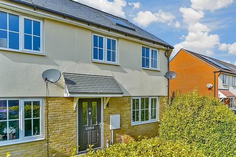 2 bedroom end of terrace house for sale, Crossways, Sittingbourne, Kent