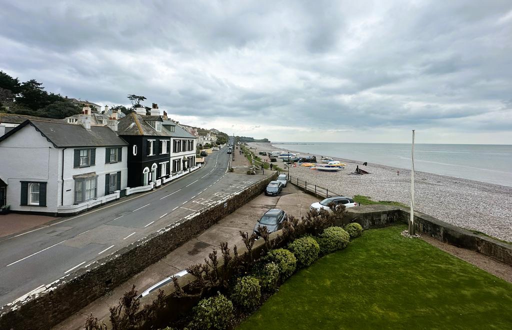 Fore Street, Budleigh Salterton EX9 3 bed flat to rent £1,200 pcm (£277 pw)