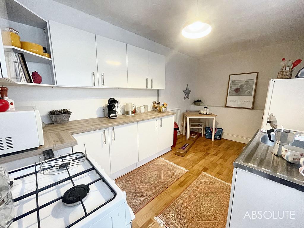 Warren Road, Torquay, TQ2 3 bed terraced house for sale £225,000