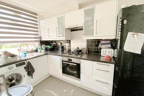 3 bedroom flat for sale, Chepstow Rise, Surrey
