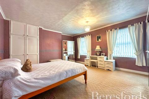 18 Globe Road, Hornchurch, RM11 1BS