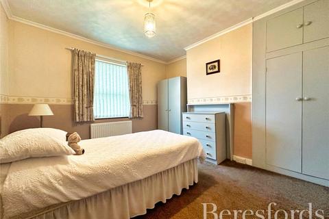 18 Globe Road, Hornchurch, RM11 1BS