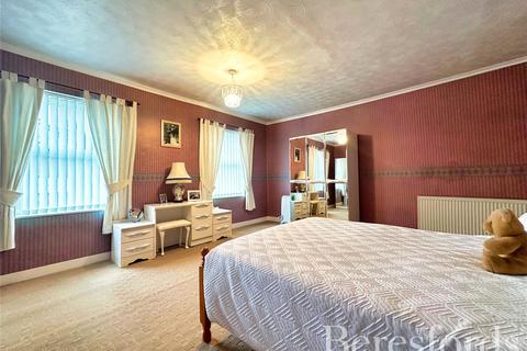 18 Globe Road, Hornchurch, RM11 1BS