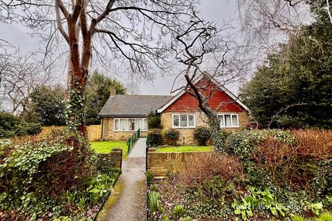 3 bedroom detached bungalow for sale - Osterley Lane