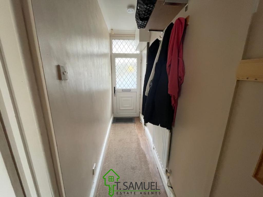 The Triangle, Mountain Ash 4 bed end of terrace house £795 pcm (£183 pw)
