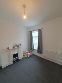 2 bedroom maisonette for sale, Broad Lane, London N15