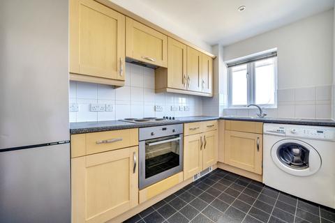 2 bedroom flat to rent - Stanley Close London SE9
