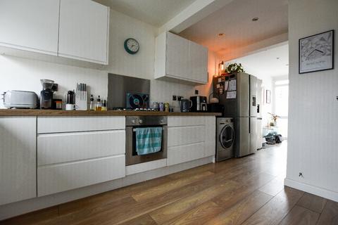10 Collington Close, Northfleet, Gravesend, DA11 9JX