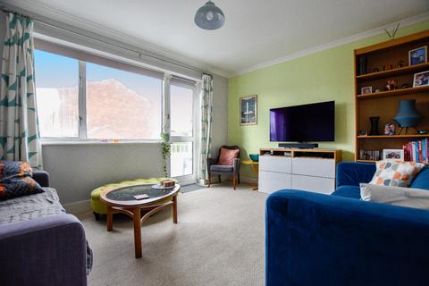10 Collington Close, Northfleet, Gravesend, DA11 9JX
